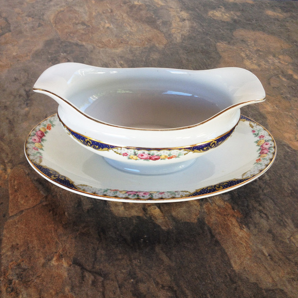 Vintage 1930's TK Thun China Gravy Boat - Picture 2 of 3